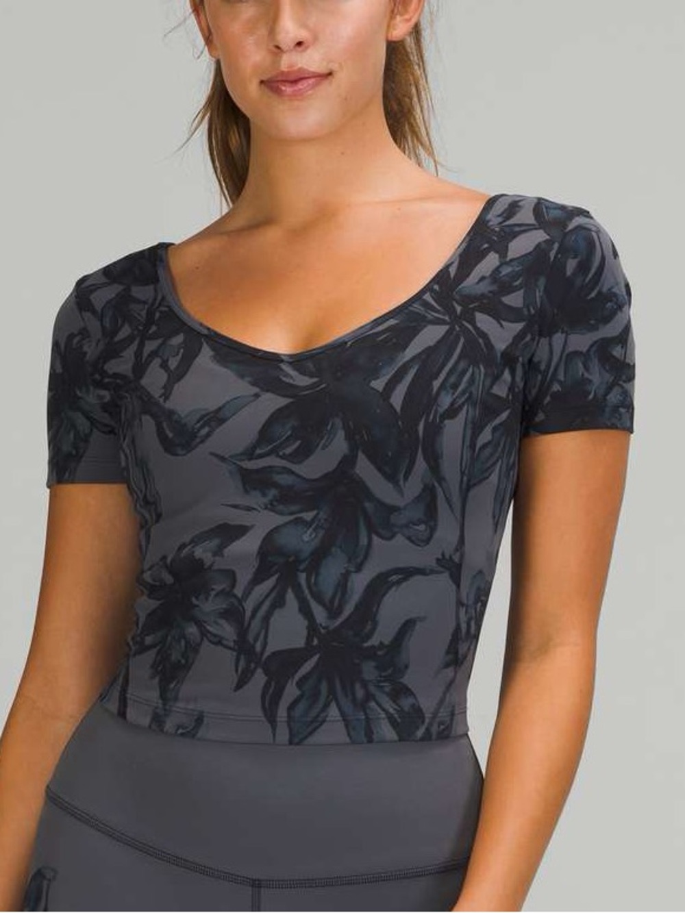 Lululemon Align T-shirt
Botanical Bloom Anchor Multi size 4